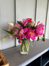 Load image into Gallery viewer, Medium Bespoke Bouquets