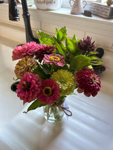 Load image into Gallery viewer, August 28th -30th Bountiful Bouquet (Mauve)
